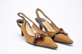 A PAIR OF LOUIS VUITTON BROWN SUEDE LEATHER HEELS EU 38.5