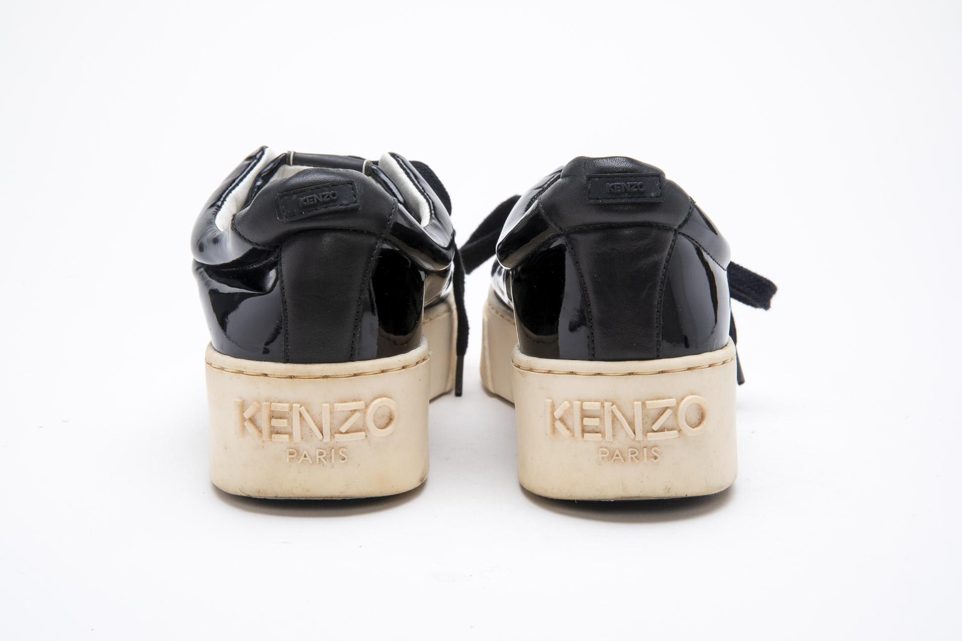 A PAIR OF KENZO BLACK PATENT LEATHER PLATFORM SNEAKERS EU 36 - Image 3 of 6