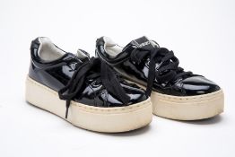A PAIR OF KENZO BLACK PATENT LEATHER PLATFORM SNEAKERS EU 36