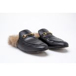 A PAIR OF GUCCI PRINCETOWN BLACK LEATHER SLIPPERS EU 39.5