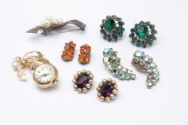 A MIXED LOT OF COSTUME JEWELLERY