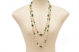 A FAUX PEARL AND GREEN PASTE NECKLACE