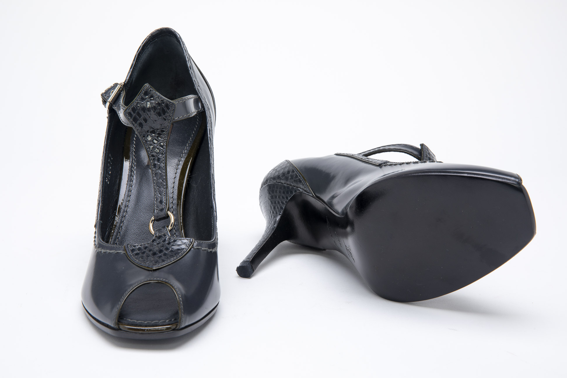 A PAIR OF LOUIS VUITTON CHARCOAL LEATHER HEELS EU 38.5 - Image 4 of 4