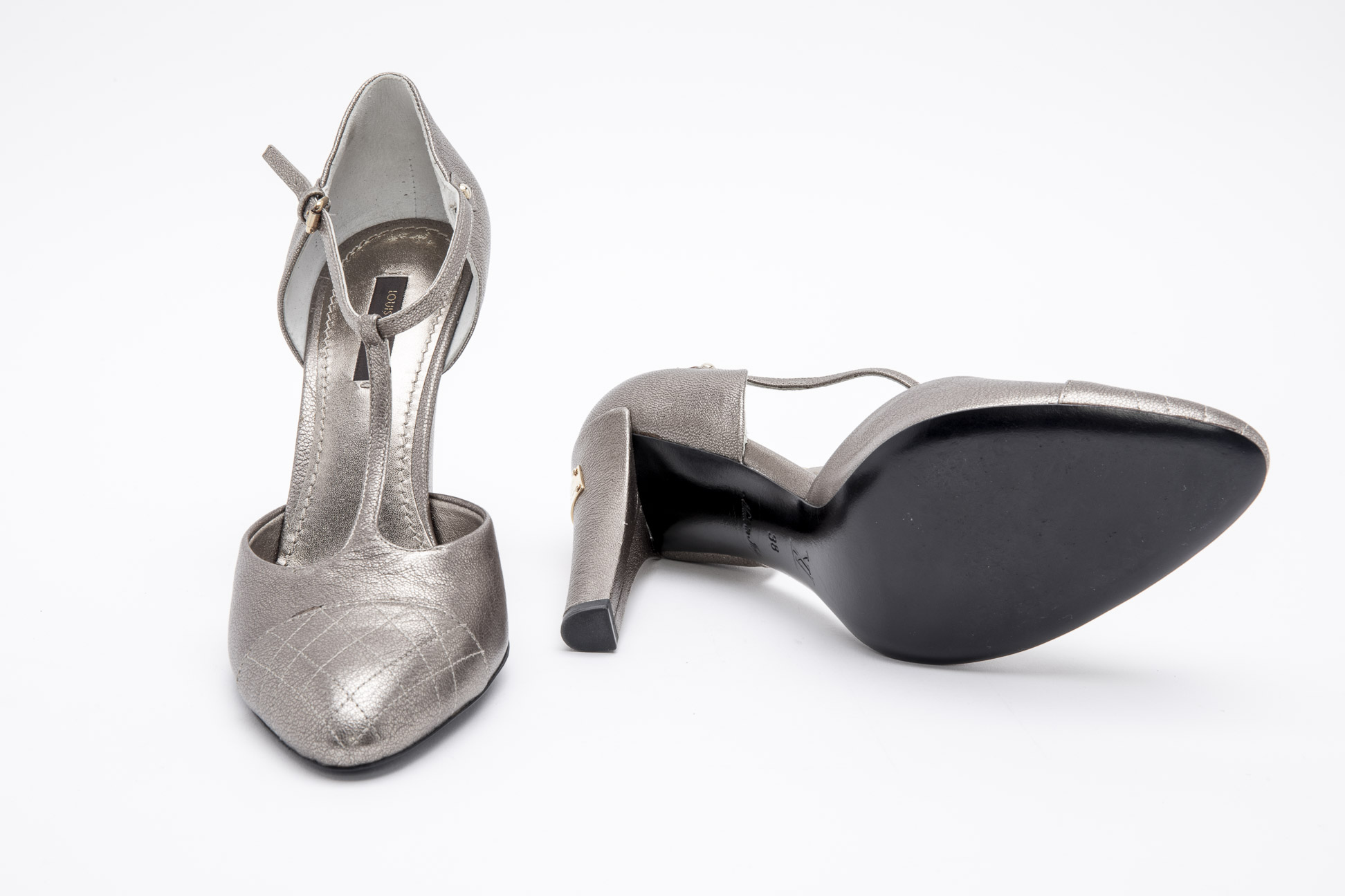 A PAIR OF LOUIS VUITTON SILVER HEELS EU 38 - Image 4 of 5