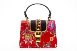 A GUCCI SYLVIE RED TOKYO FLORAL JACQUARD HANDBAG