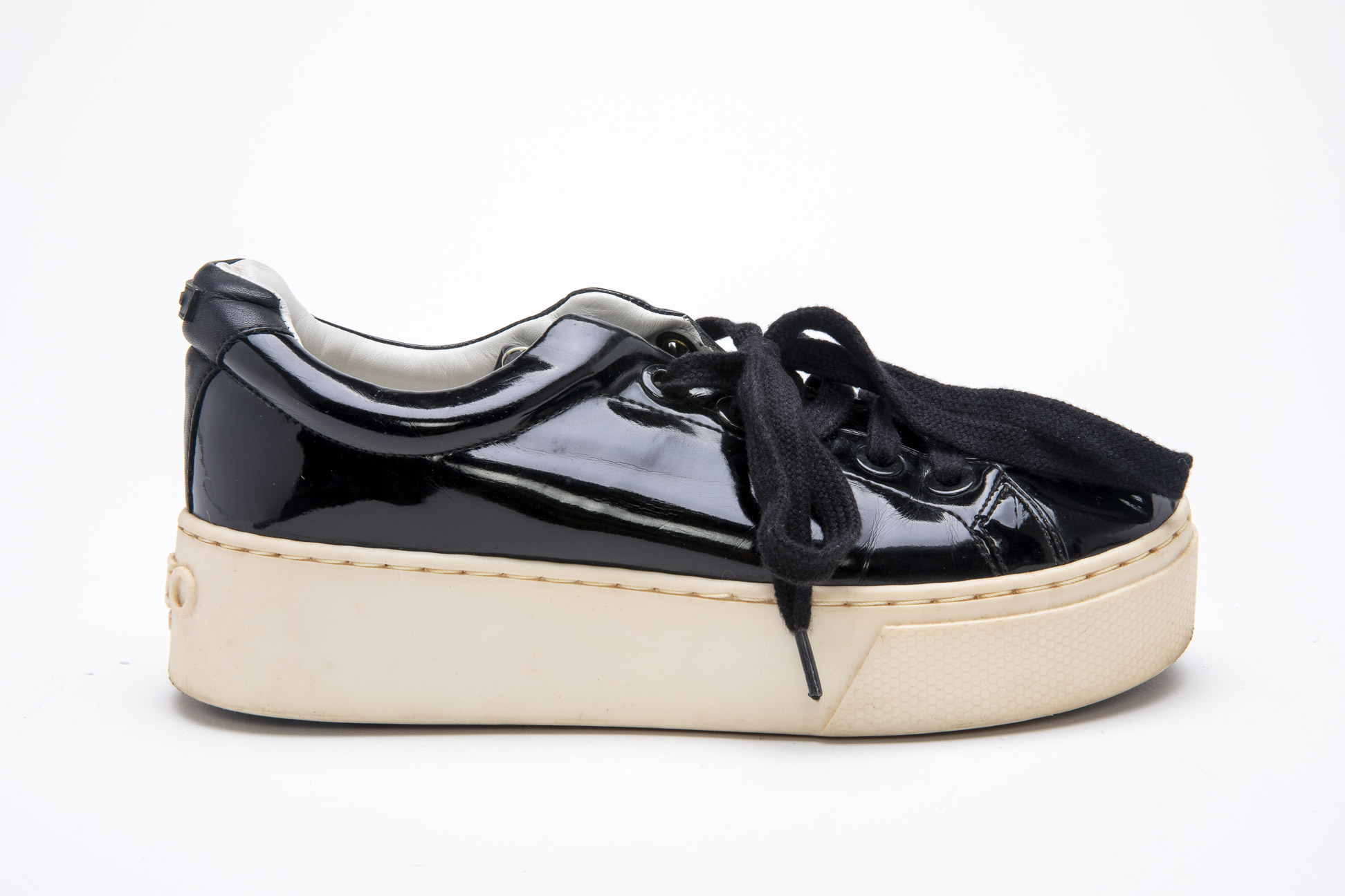 A PAIR OF KENZO BLACK PATENT LEATHER PLATFORM SNEAKERS EU 36 - Image 2 of 6