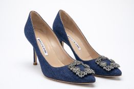 A PAIR OF MANOLO BLAHNIK HANGISI DENIM HEELS EU 37.5