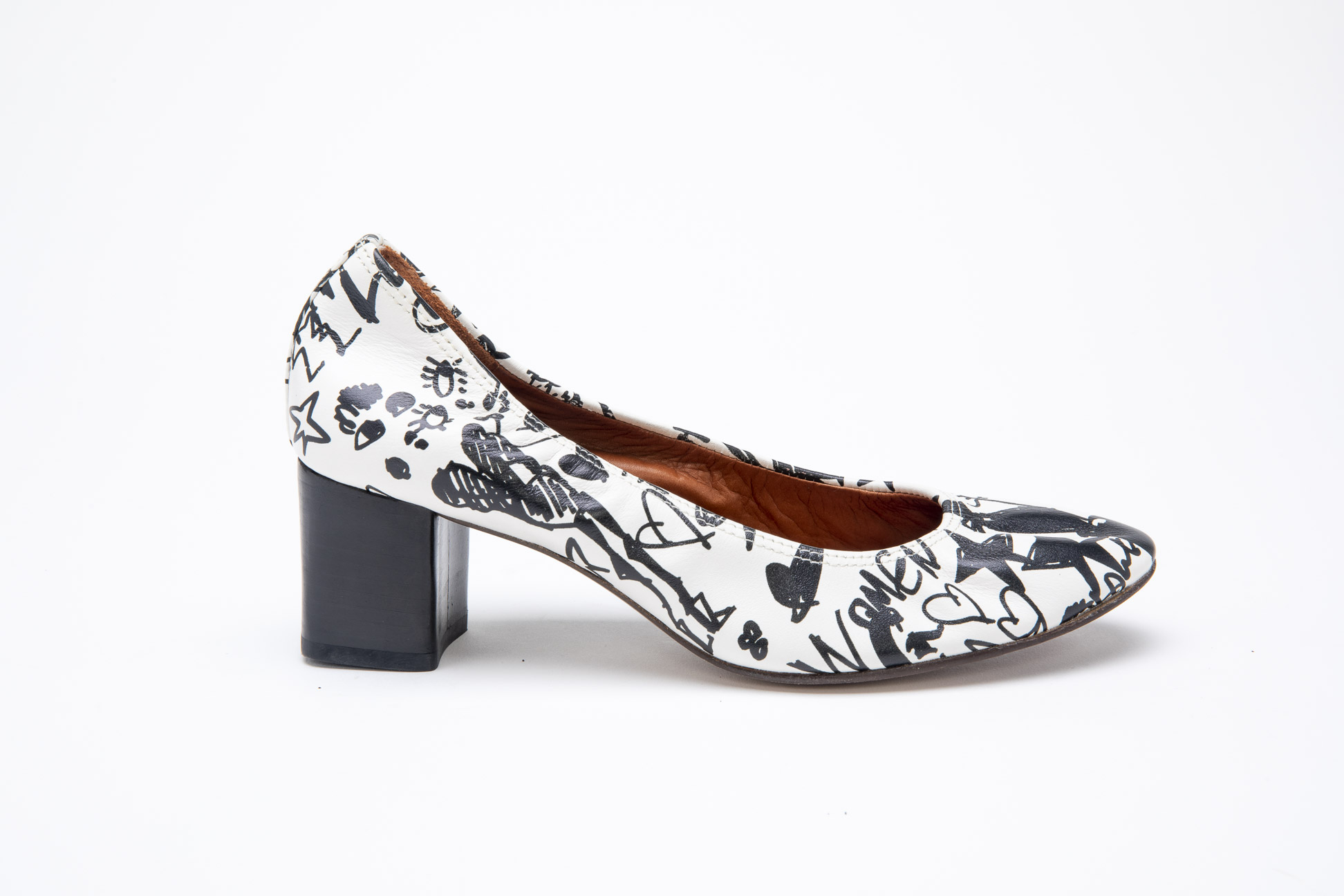 A PAIR OF LANVIN WHITE AND BLACK BALLERINA PUMPS EU 36 - Image 2 of 4