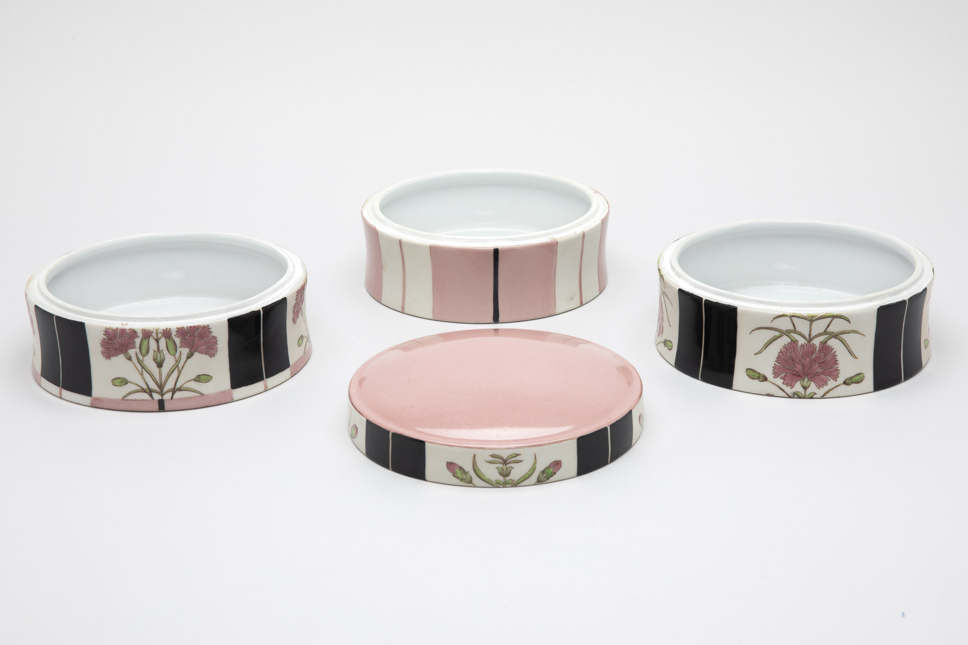 A FABIENNE JOUVIN PORCELAIN THREE TIERED BOX - Image 3 of 4