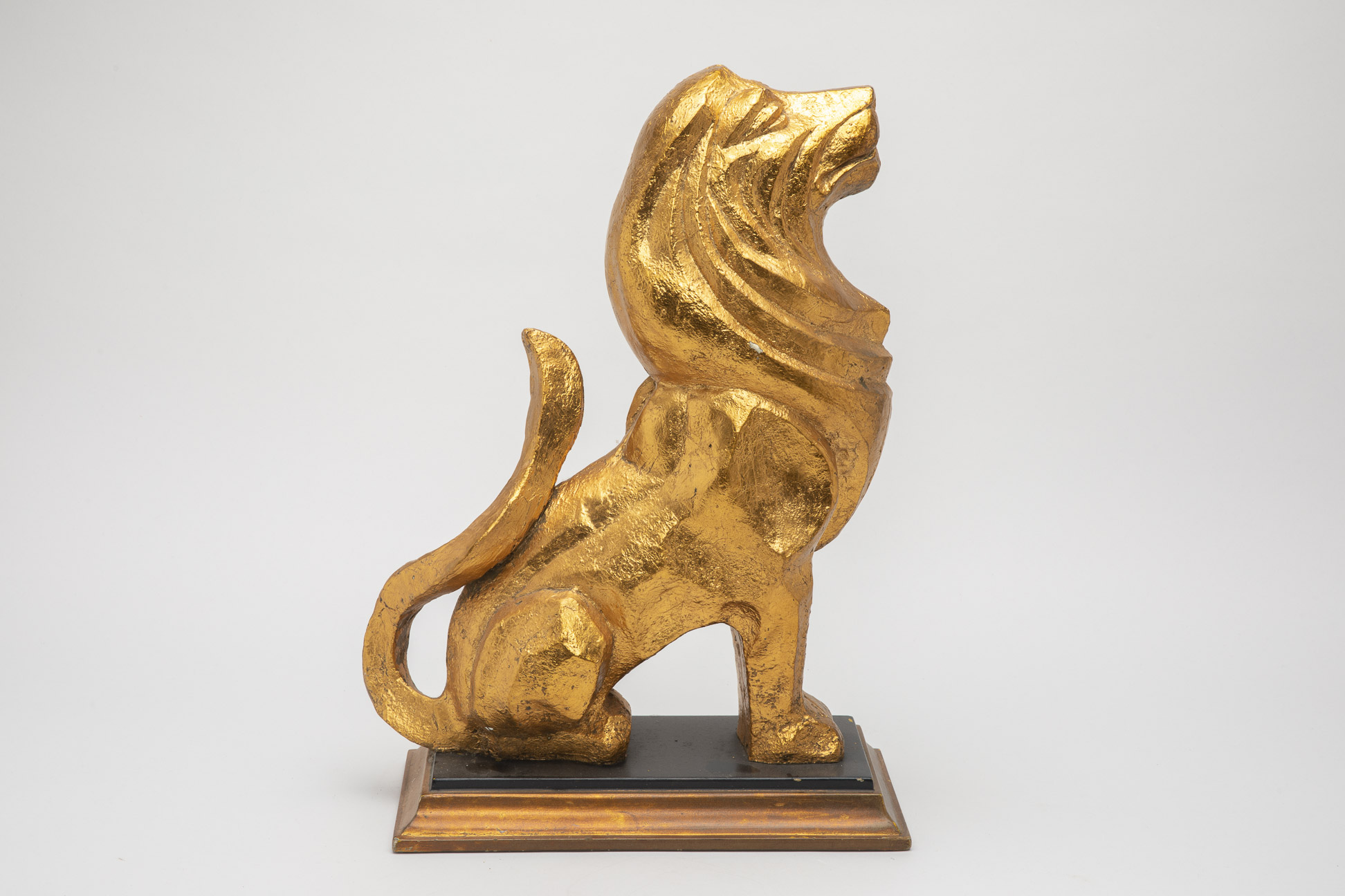 A PAIR OF GILTWOOD MODELS OF LION - Image 3 of 3