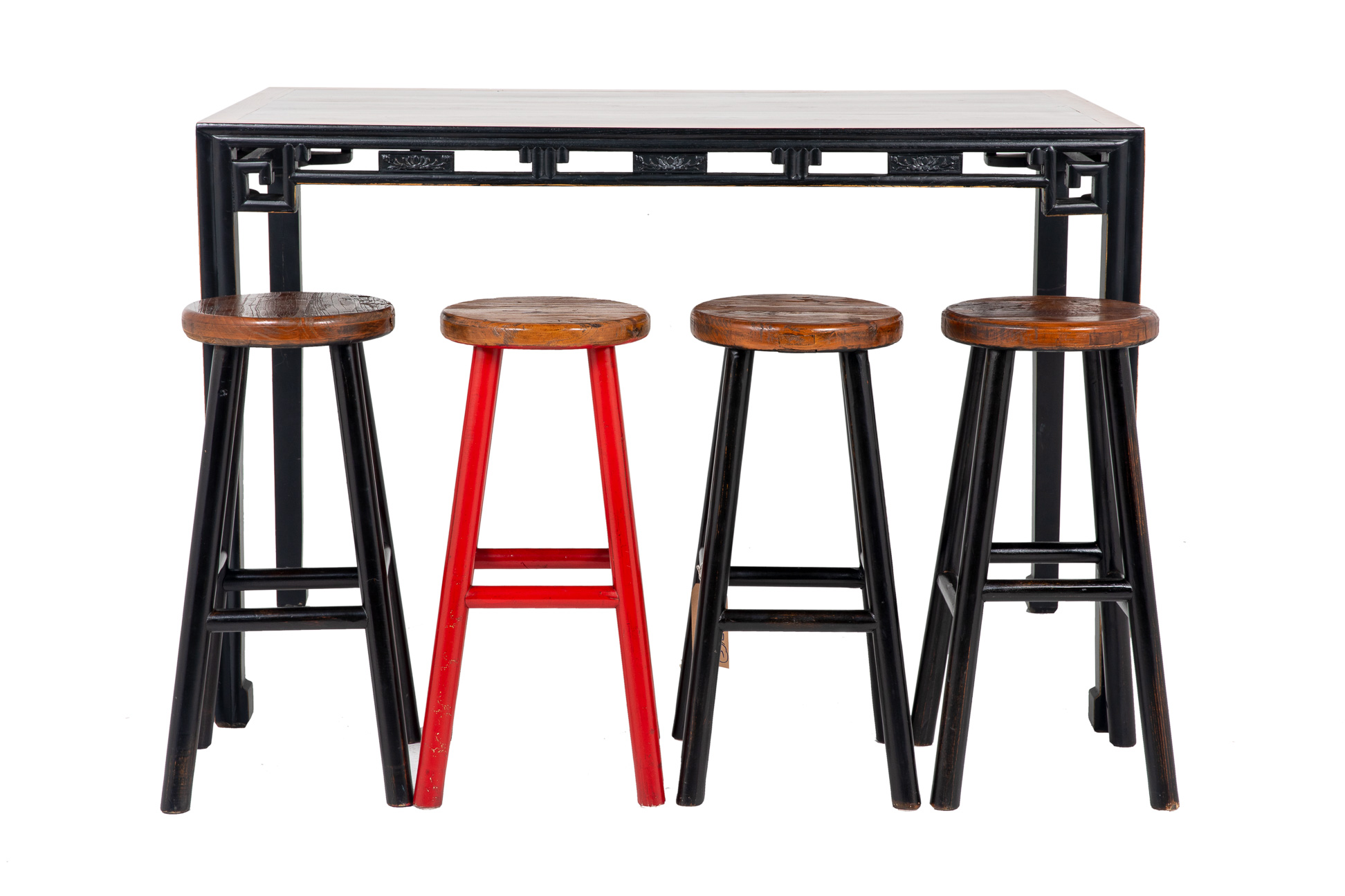 AN ORIENTAL DESIGN BAR TABLE WITH FOUR STOOLS