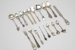 A SMALL QUANTITY OF ASSORTED SILVER CUTLERY