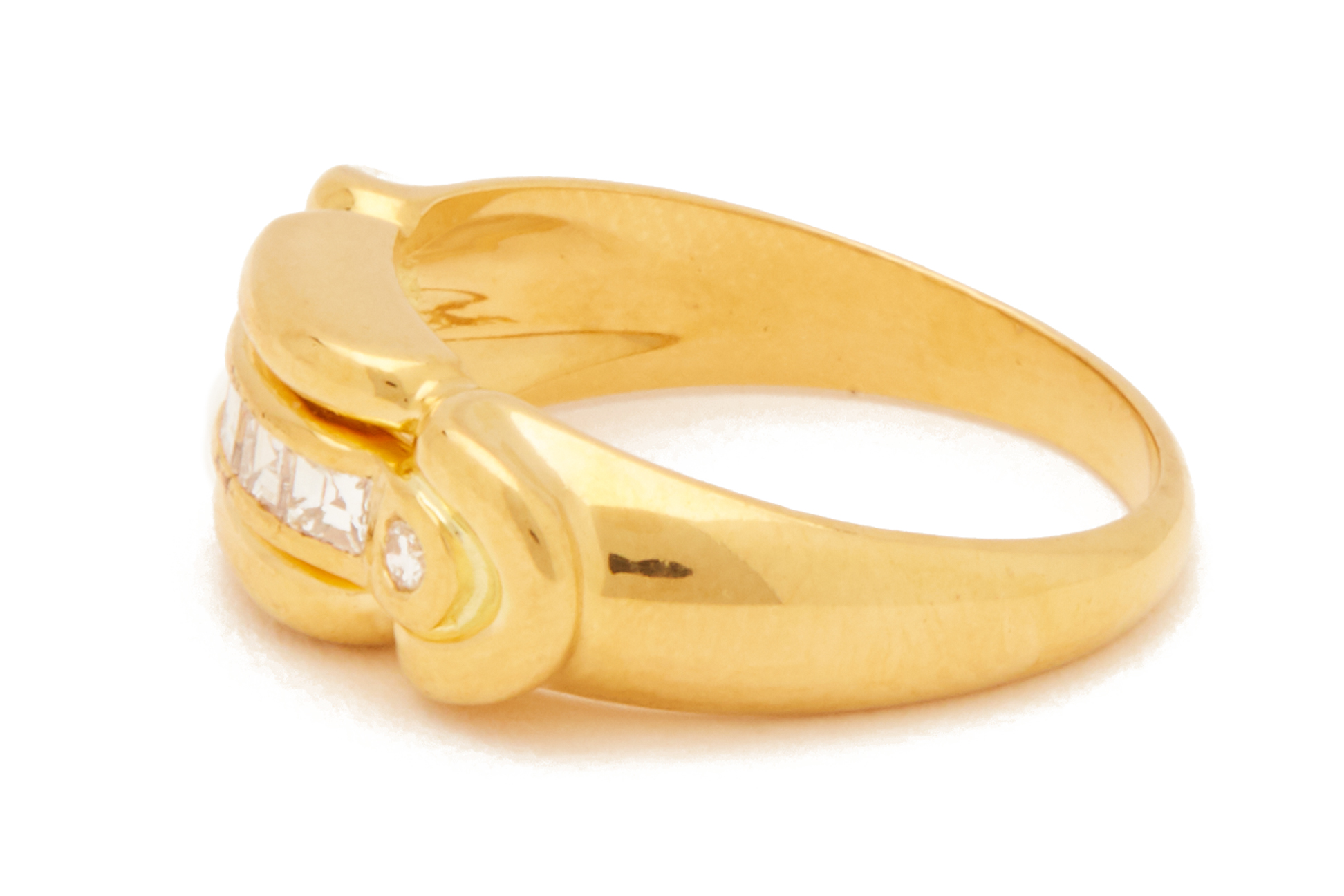 A GOLD AND DIAMOND RING - Image 2 of 2