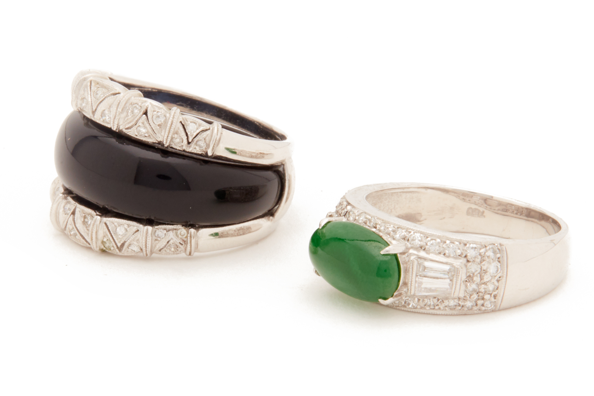 A CABOCHON JADE, DIAMOND AND BLACK ONYX CONVERTIBLE RING - Image 2 of 3