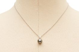 A TAHITIAN PEARL PENDANT NECKLACE