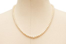 A CULTURED PEARL NECKLACE