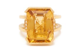 A YELLOW CITRINE COCKTAIL RING