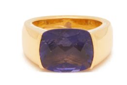 AN IOLITE SINGLE STONE RING