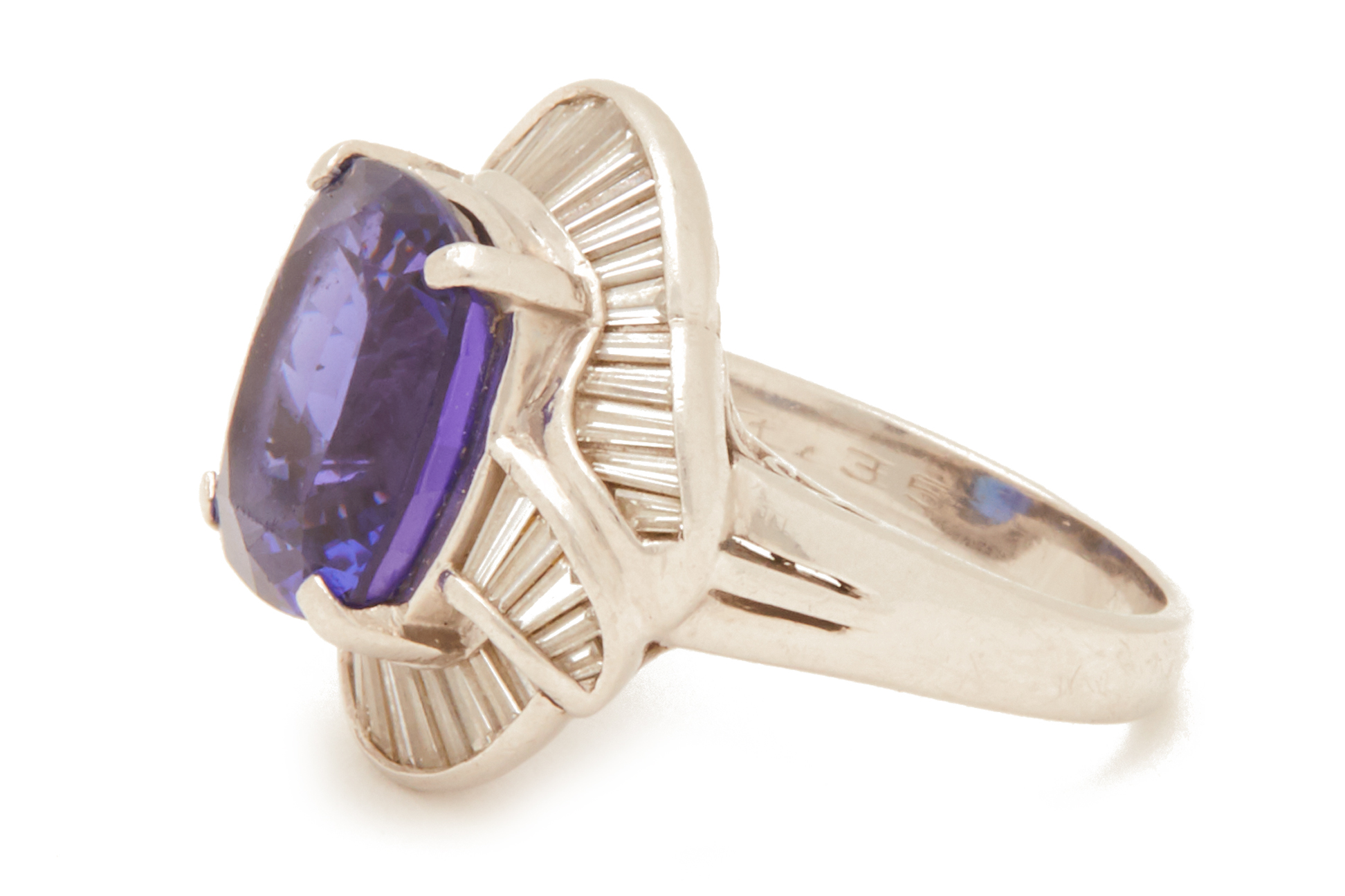 A TANZANITE AND DIAMOND CLUSTER RING - Image 2 of 3