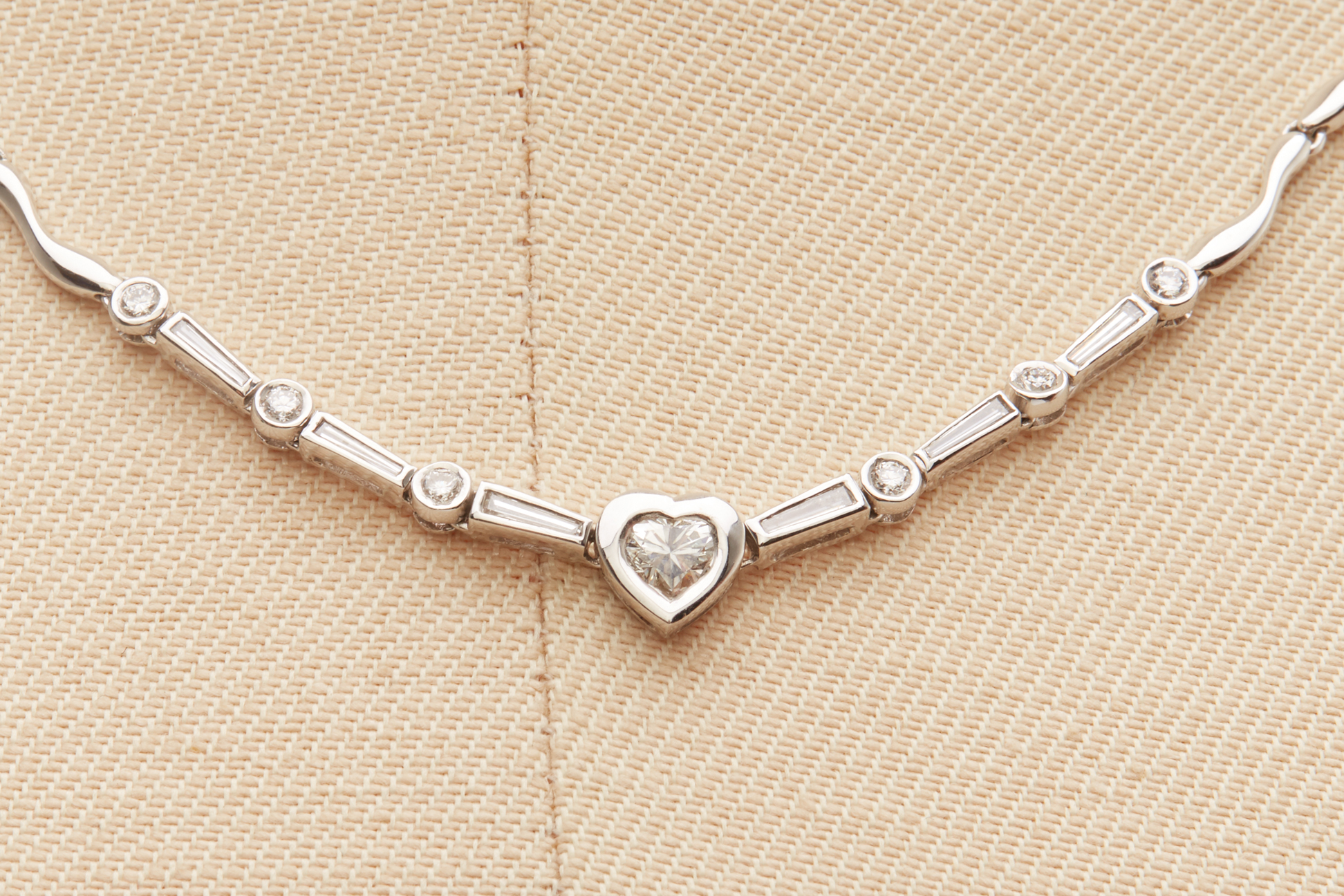 A HEART-SHAPED DIAMOND PENDANT NECKLACE - Image 2 of 2