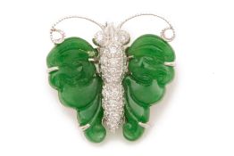A CARVED JADE AND DIAMOND BUTTERFLY PENDANT BROOCH