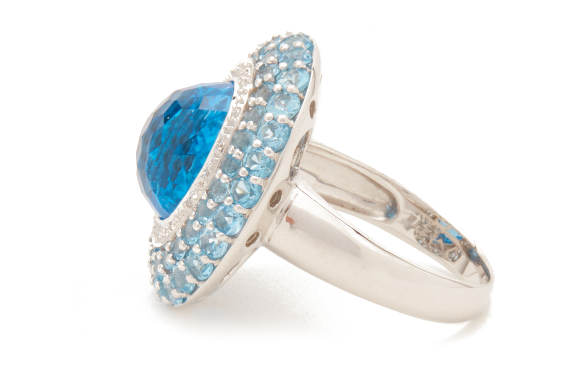 A BLUE TOPAZ AND DIAMOND RING - Image 3 of 6