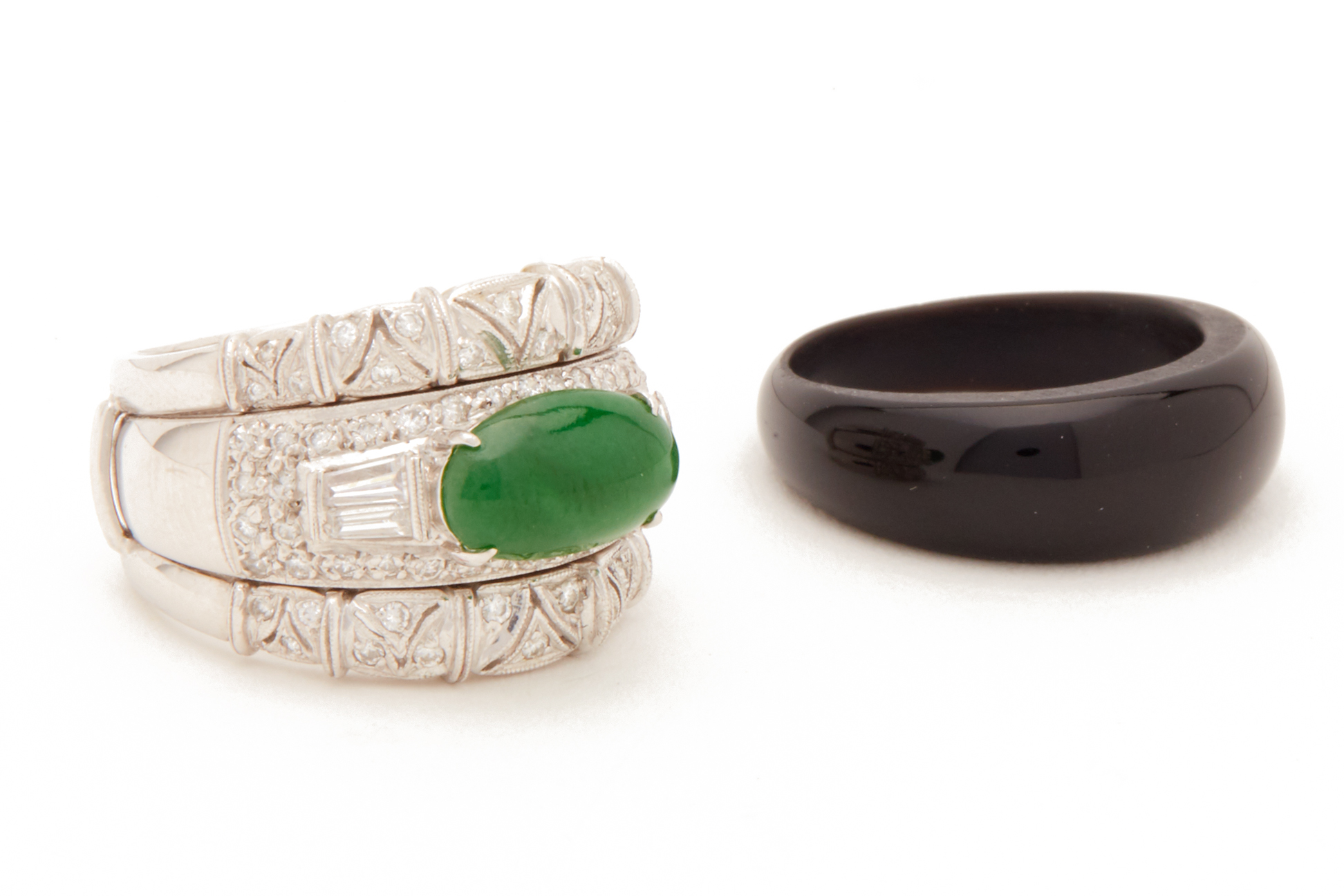 A CABOCHON JADE, DIAMOND AND BLACK ONYX CONVERTIBLE RING