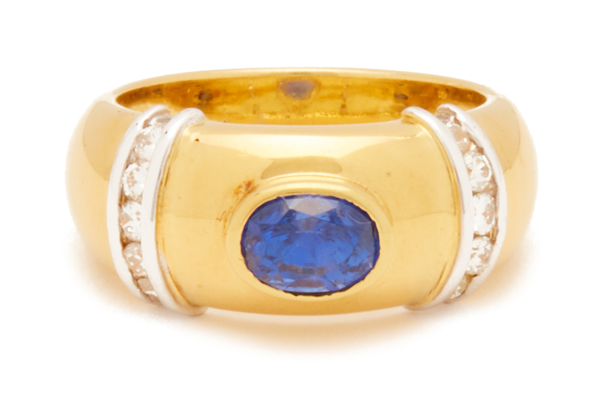 A BLUE SAPPHIRE AND DIAMOND RING