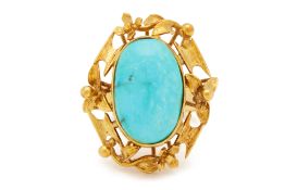 A TURQUOISE SINGLE STONE RING