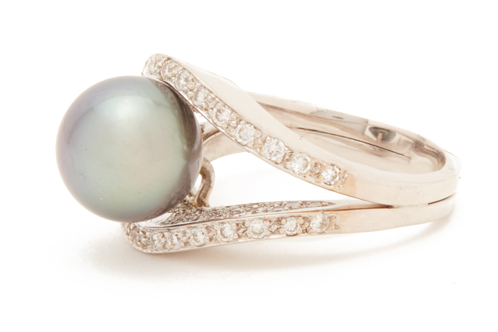 A CULTURED TAHITIAN PEARL AND DIAMOND RING - Image 2 of 3