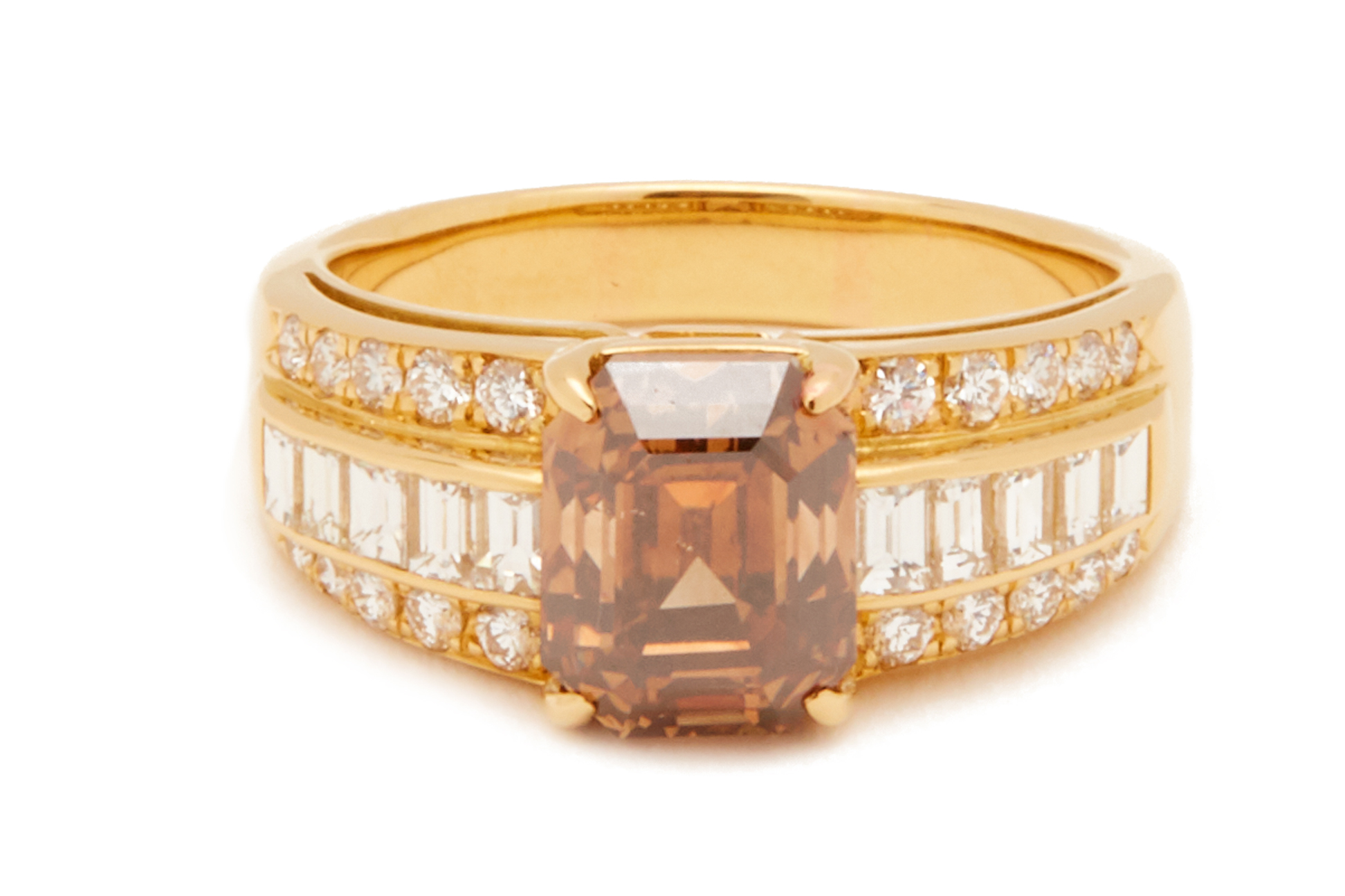 A FANCY BROWN COLOURED DIAMOND RING