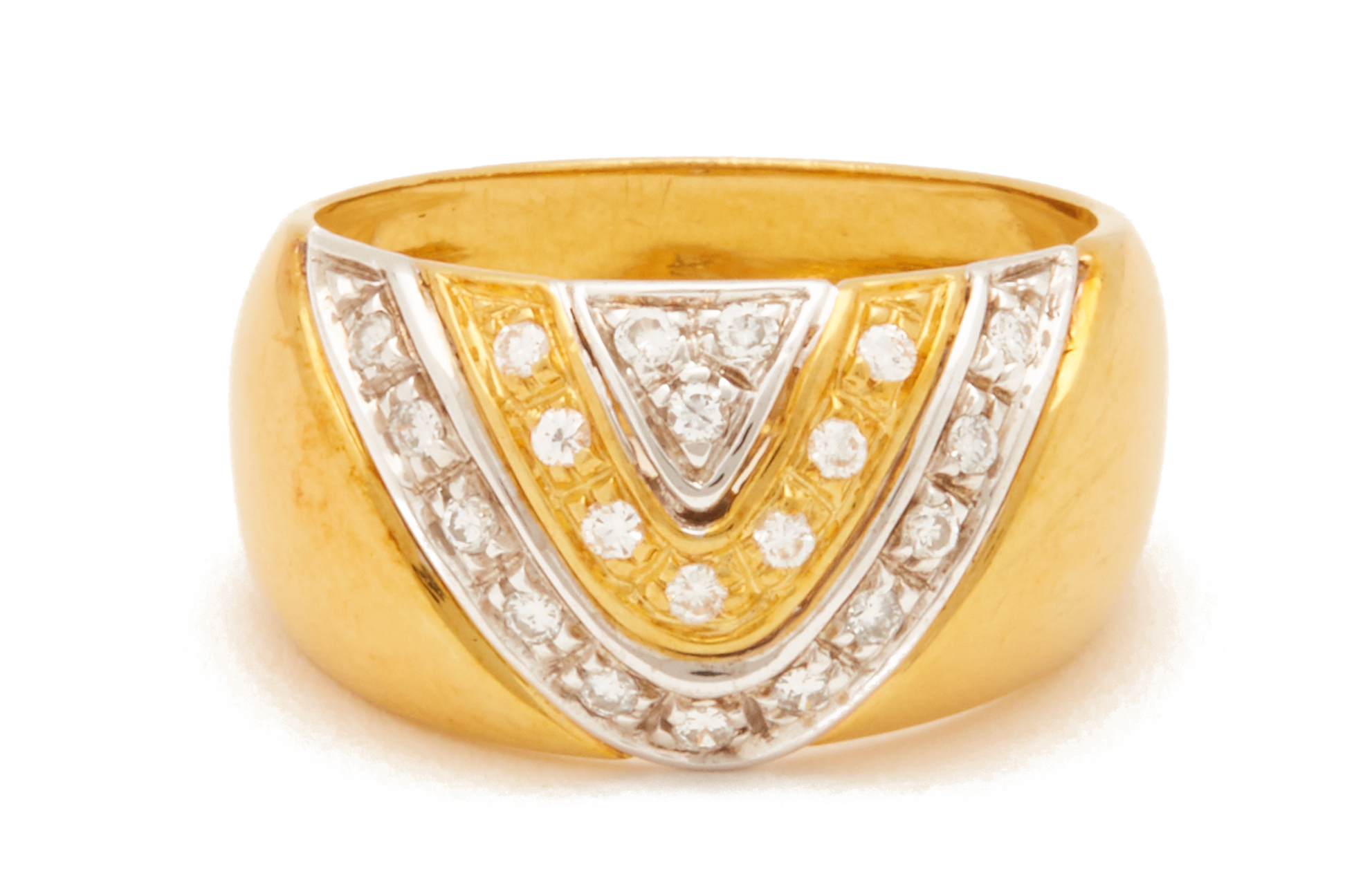 AN ITALIAN TWO COLOUR GOLD AND DIAMOND RING