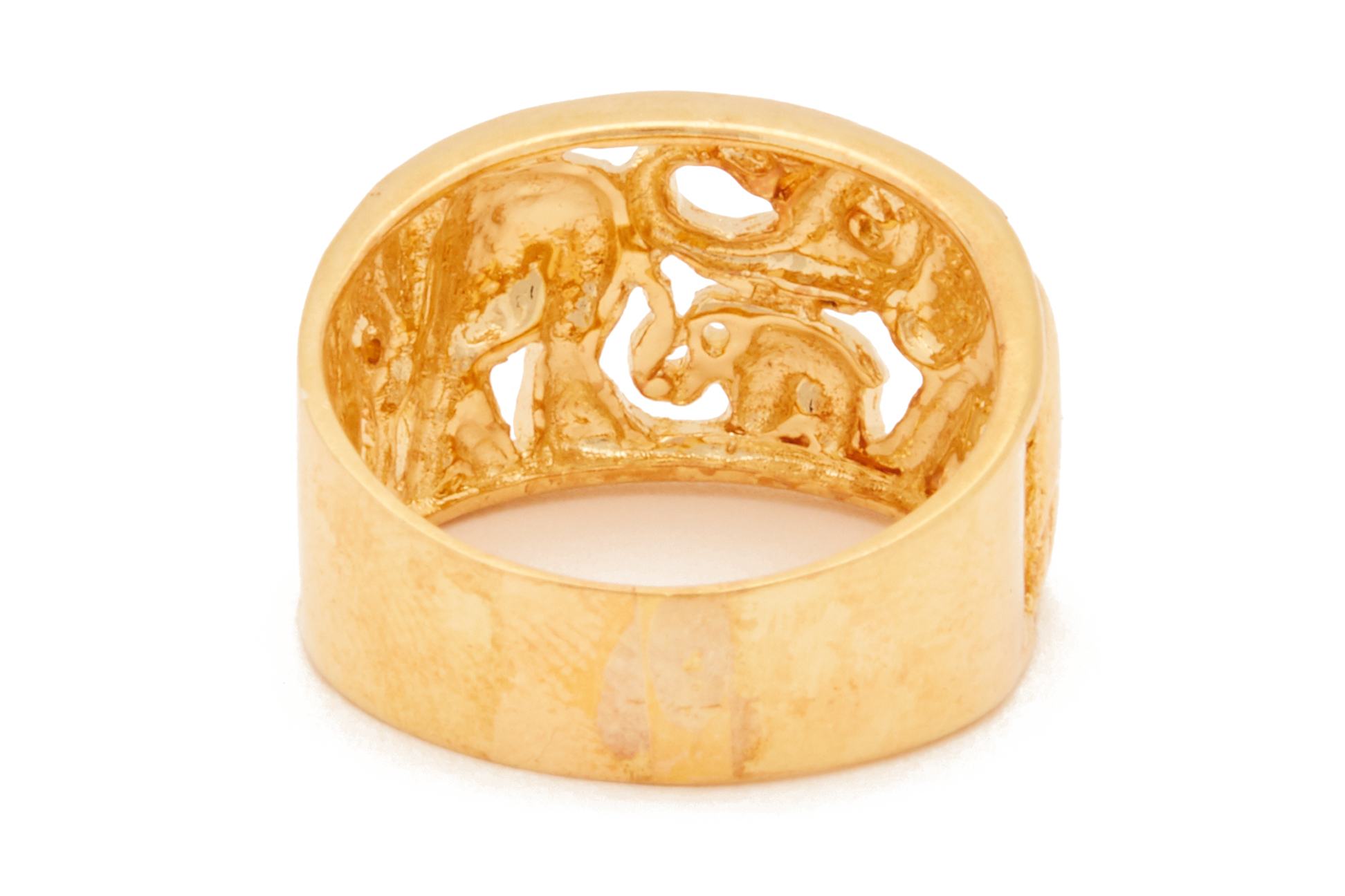 AN ELEPHANT MOTIF GOLD RING - Image 3 of 3