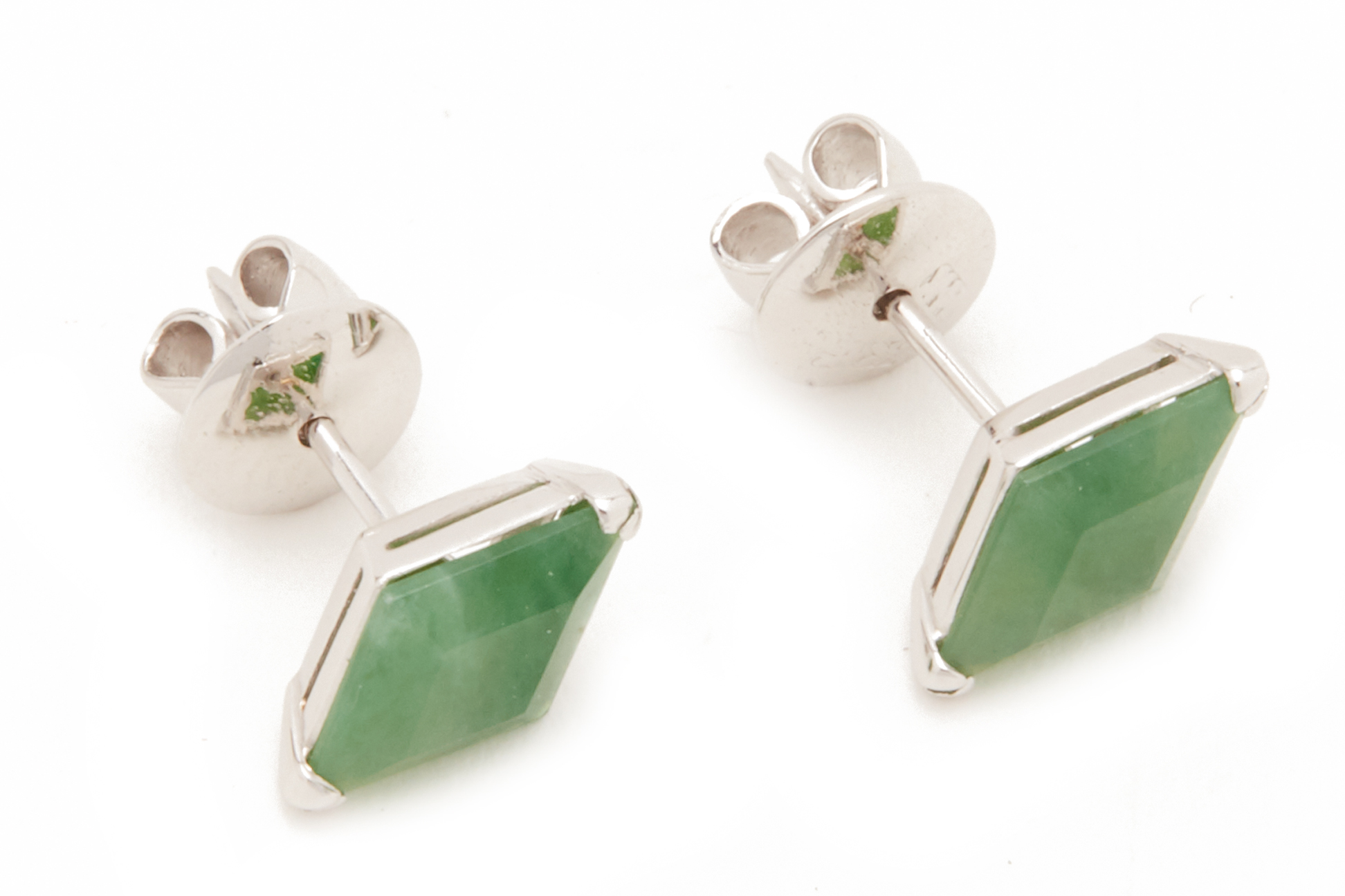 A PAIR OF JADE STUD EARRINGS - Image 2 of 2