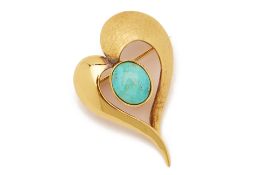 A TURQUOISE AND GOLD HEART-SHAPED BROOCH