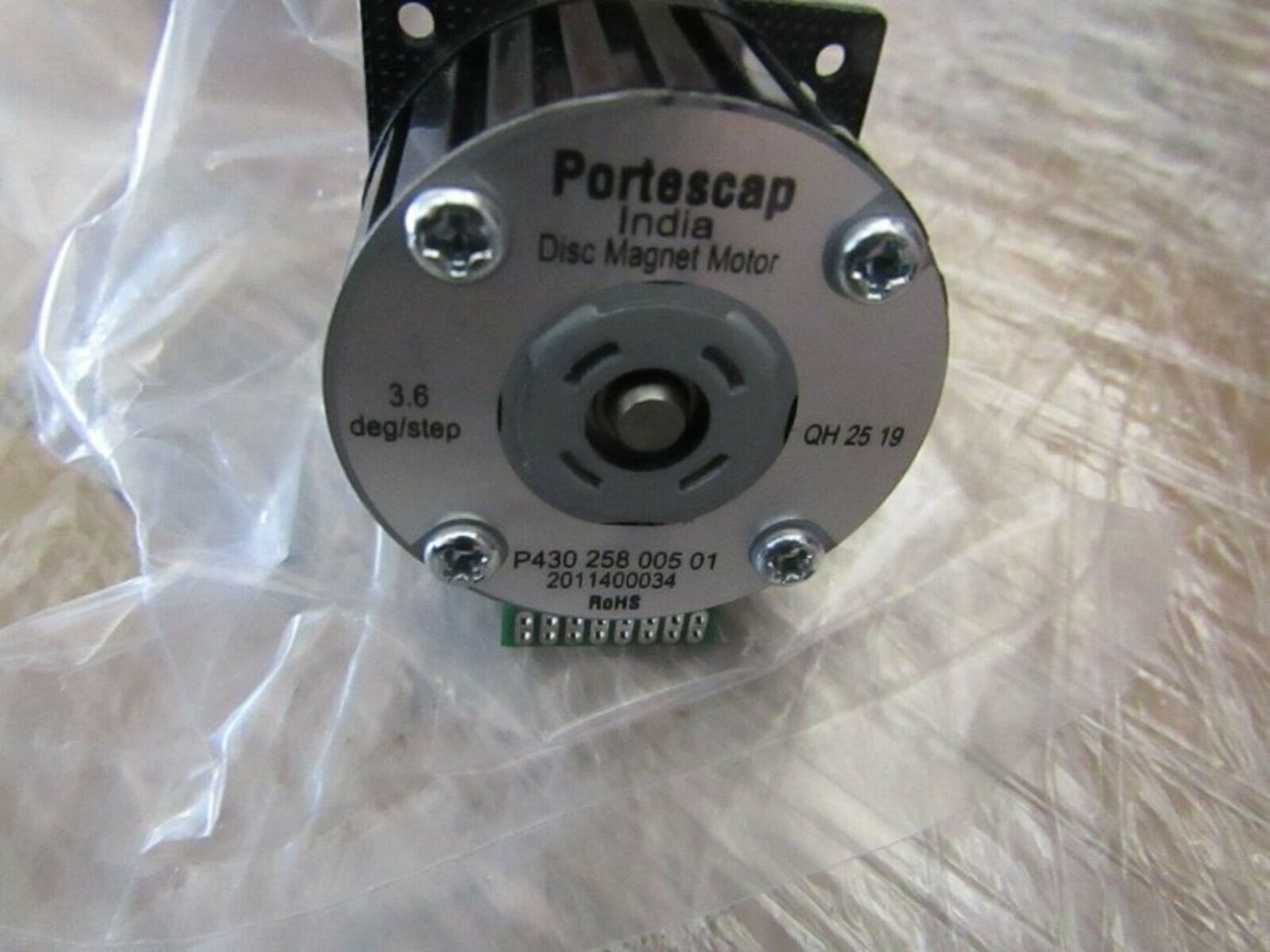 5 of these Portescap Series Disc Magnet Stepper Motor 3.6° 90mNm 560mA 8 Wires 585 8928164 - Image 2 of 2
