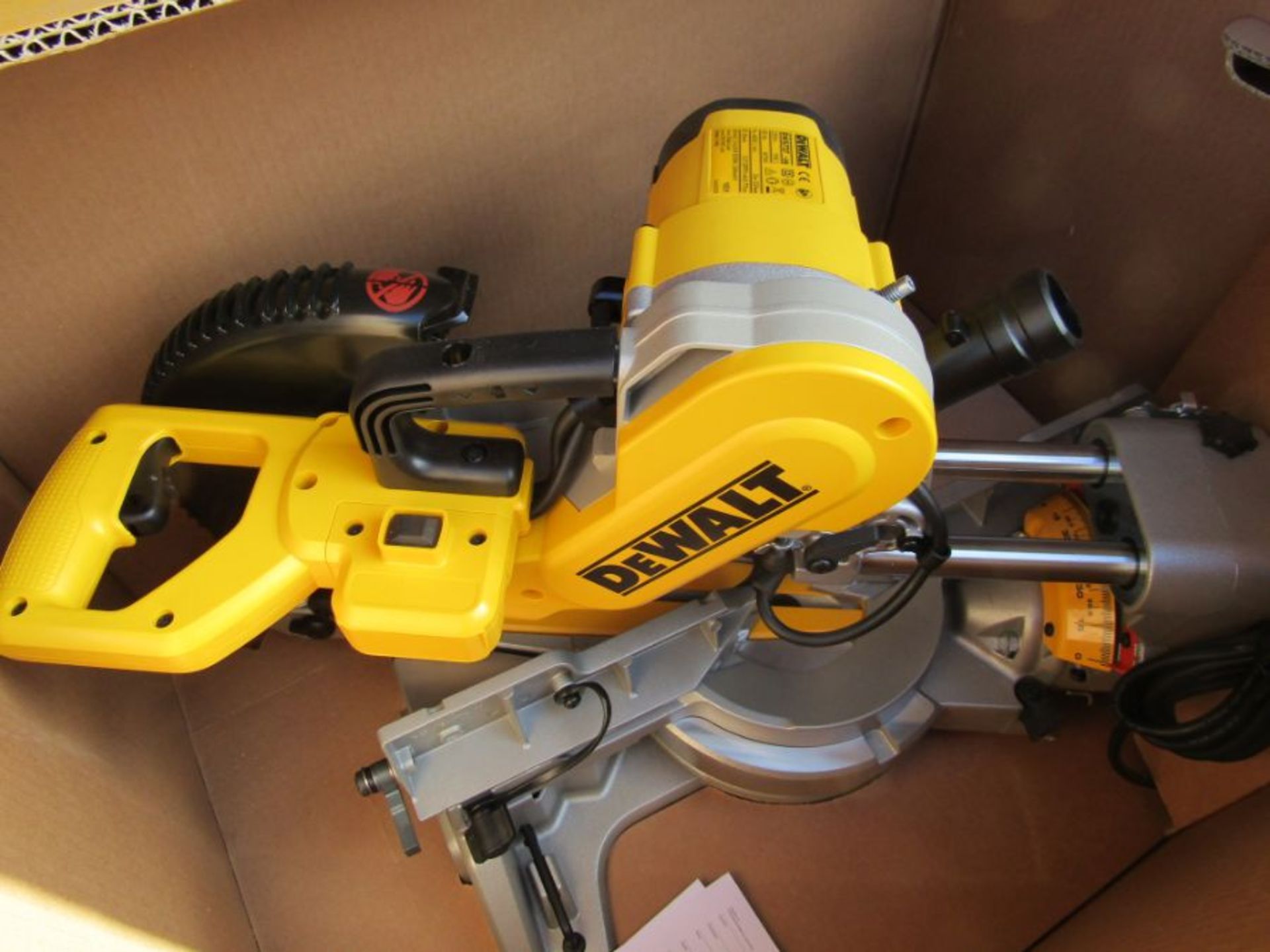 Dewalt DWS727-GB 250mm Double Bevel Sliding Mitre Saw 240v Uk Plug Blkfr 1929440