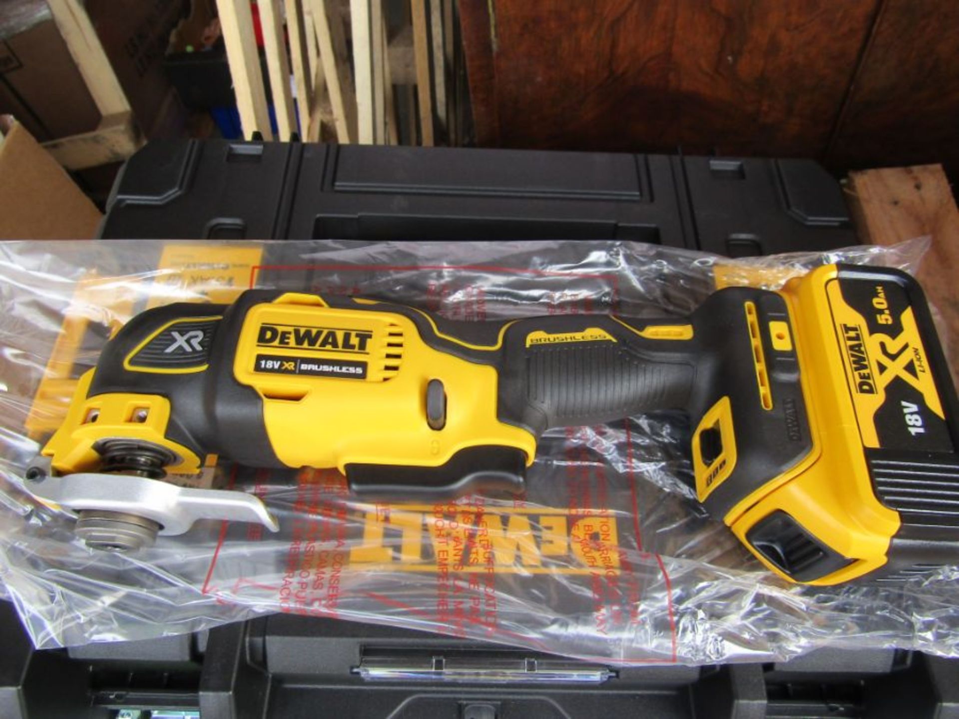 DeWALT DCS356P2 XR Oscillating Multi-Tool 18V 2 x 5.0Ah Li-ion Cased BL1 1929438