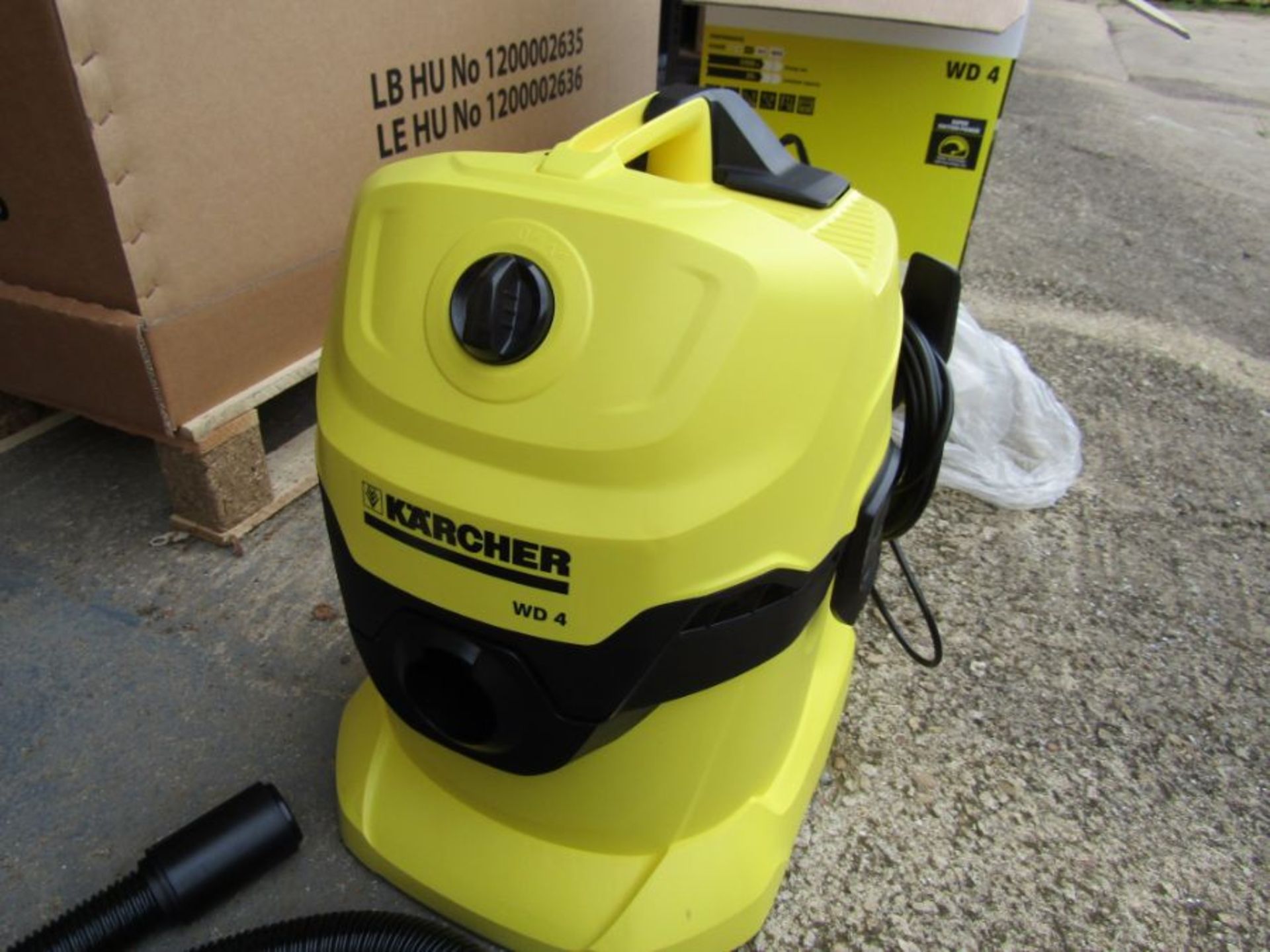 Karcher WD 4 Wet and Dry Vacuum Cleaner - Yellow - UK Plug Blk 1931654