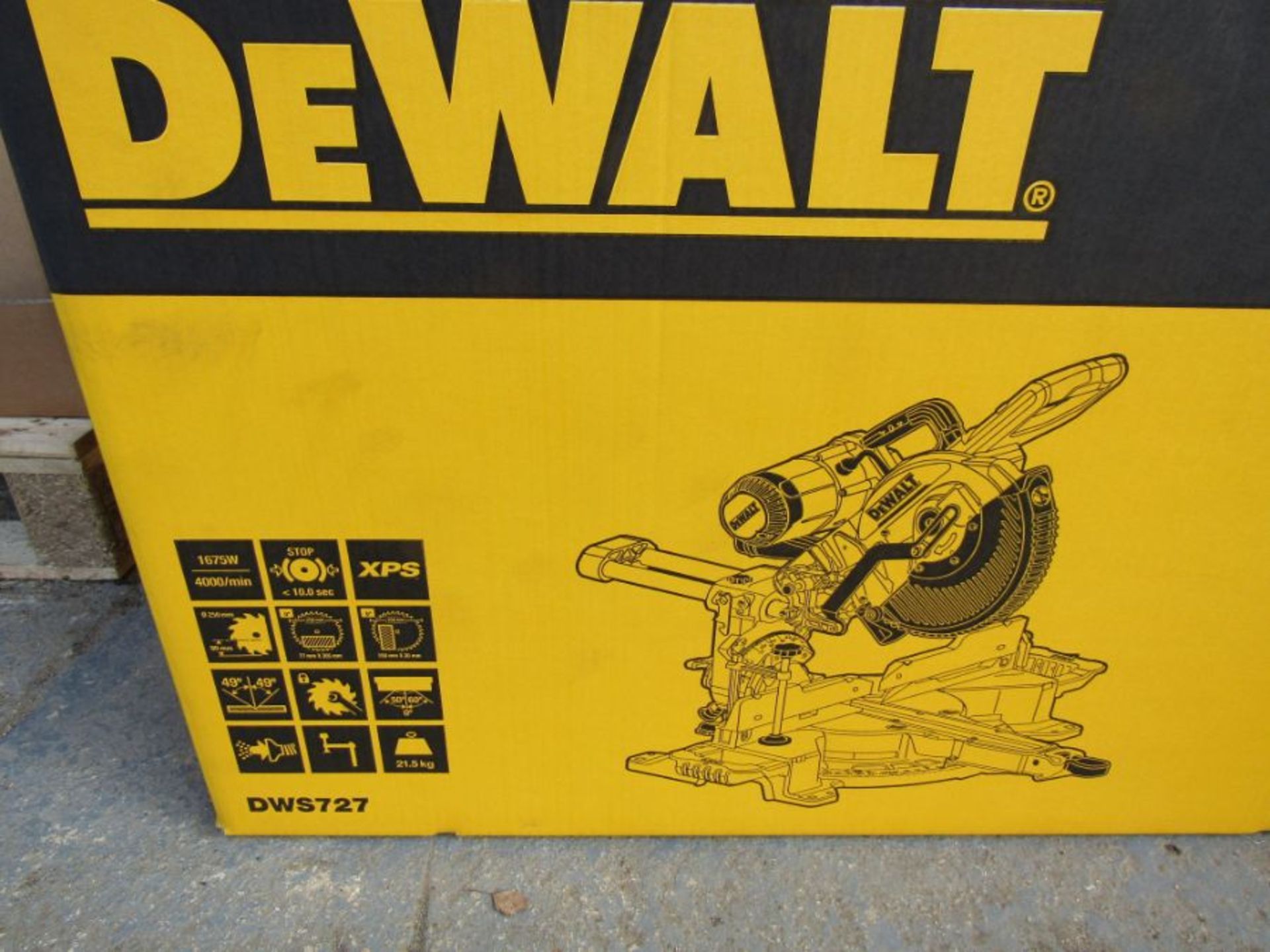 Dewalt DWS727-GB 250mm Double Bevel Sliding Mitre Saw 240v Uk Plug Blkfr 1929440 - Image 3 of 4