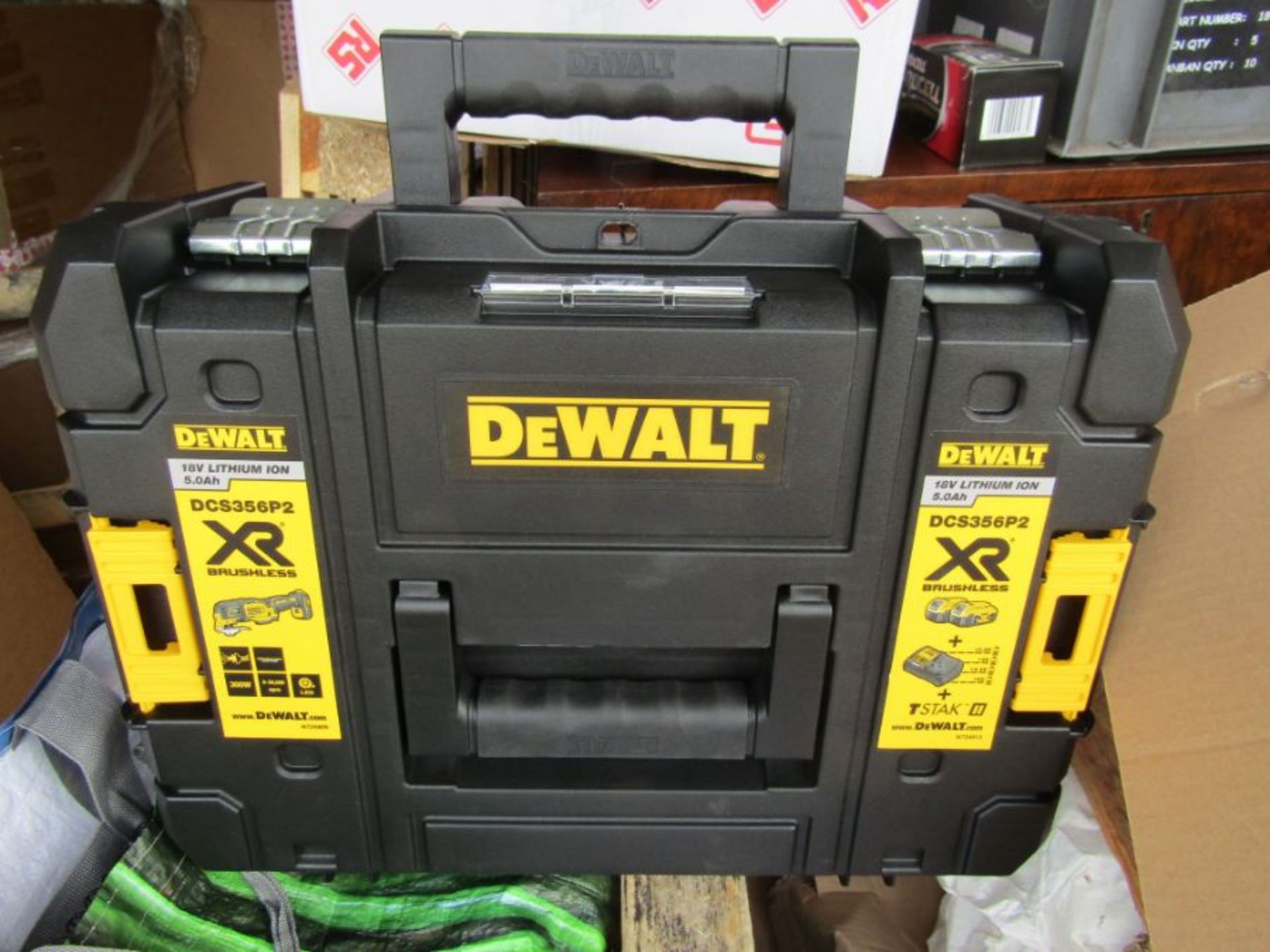 DeWALT DCS356P2 XR Oscillating Multi-Tool 18V 2 x 5.0Ah Li-ion Cased BL1 1929438 - Image 3 of 4