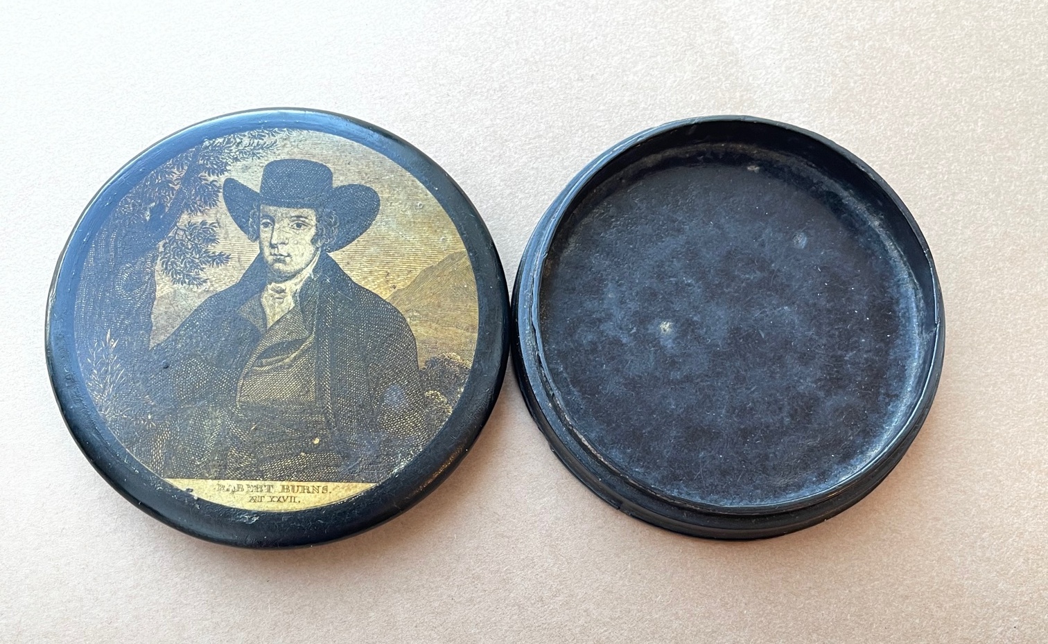 Robert Burns Paper Mache Circular Snuff Box - 3 5/8" (90mm) diameter. - Image 4 of 8