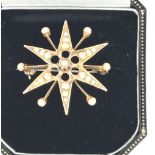 Antique 15ct Gold and Pearl Star Brooch - 27mm diameter - 2.6 grams.
