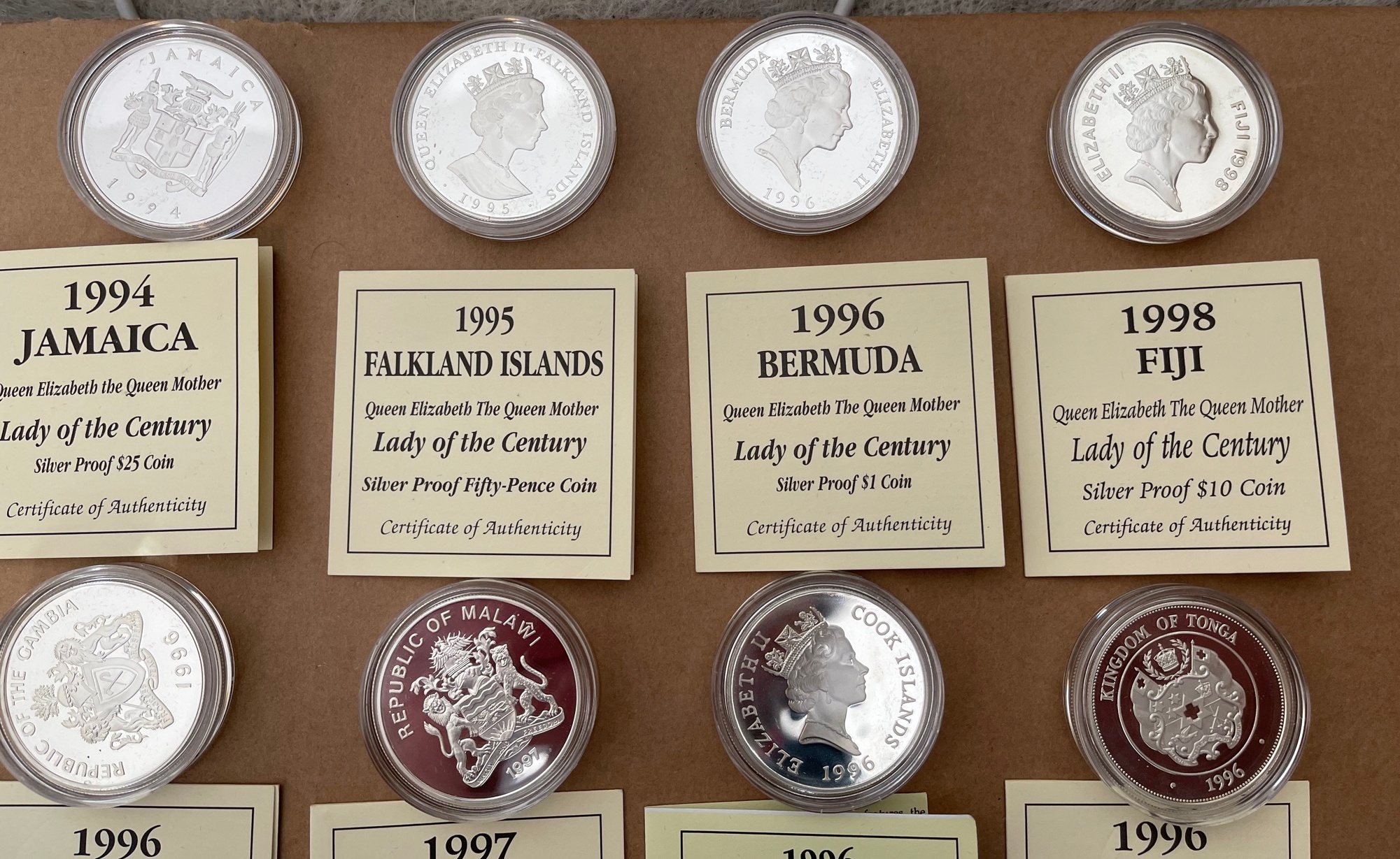 Lot of 8 The Queen Mother Silver Proof Coins - 3@ 28.28 grams and 5@ 31.47 grams. - Image 2 of 4