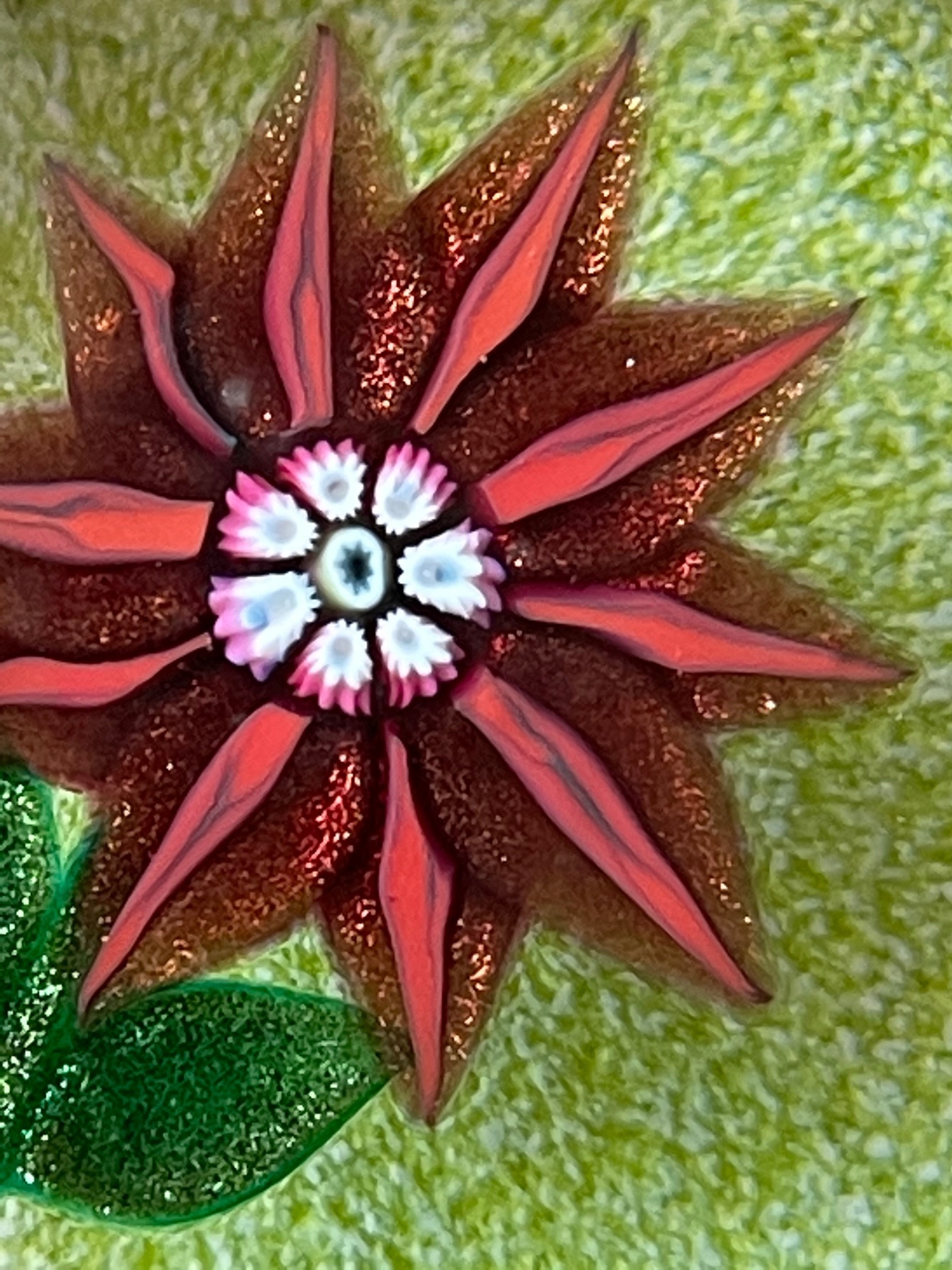 Vintage Paul Ysart (PY) Made in Scotland Flower Paperweight - approx 65 mm diameter and 50mm tall. - Image 5 of 5