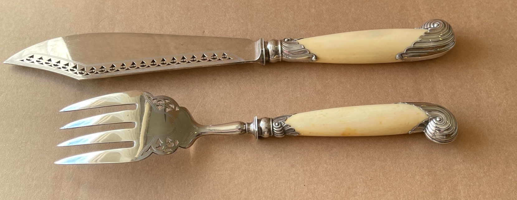 Late Victorian Silver Mounted Fish Servers - 34cm and 28cm - Sheffield 1894. - Image 4 of 6