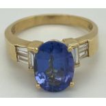 18 karat Gold, Tanzanite and Diamond Ring - Tanzanite Stone - 3.30 carats - UK size P 1/2.