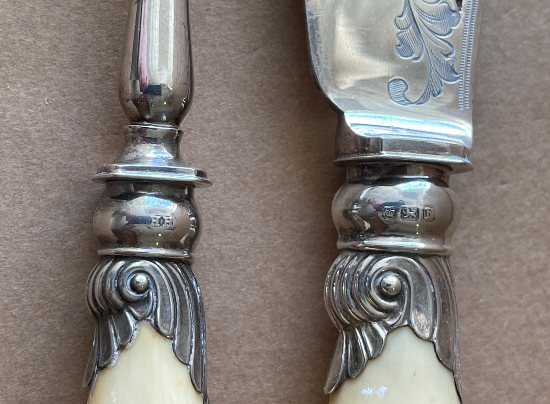 Late Victorian Silver Mounted Fish Servers - 34cm and 28cm - Sheffield 1894. - Image 5 of 6