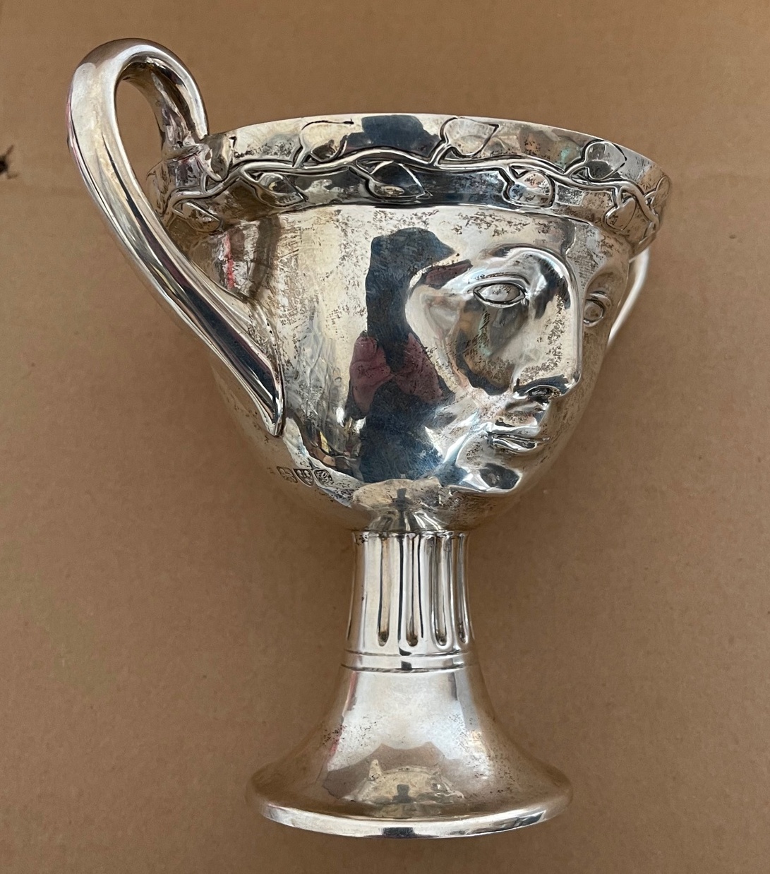 An Edwardian Arts and Crafts Silver Twin Handled Cup, George Nathan & Ridley Hayes, Chester 1907. - Image 3 of 7