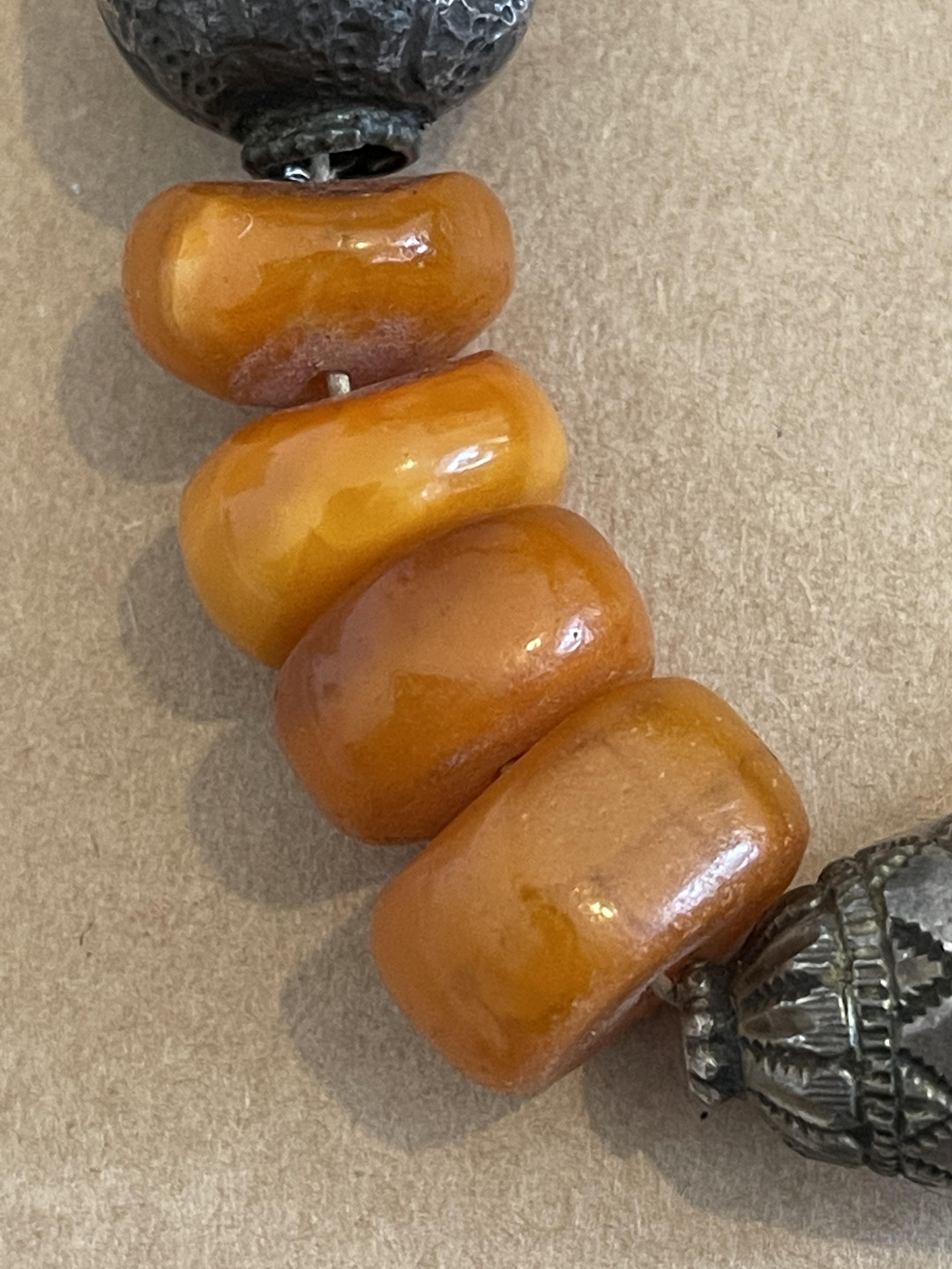 Antique Ethnic Berber? Silver and Amber/Bakelite Necklace - 49cm long - 104 grams. - Image 3 of 12